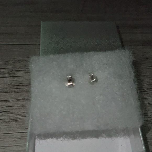 Diamond Knot 14K white gold studs - Picture 10 of 12